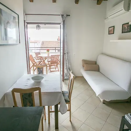Marinela Apartment *